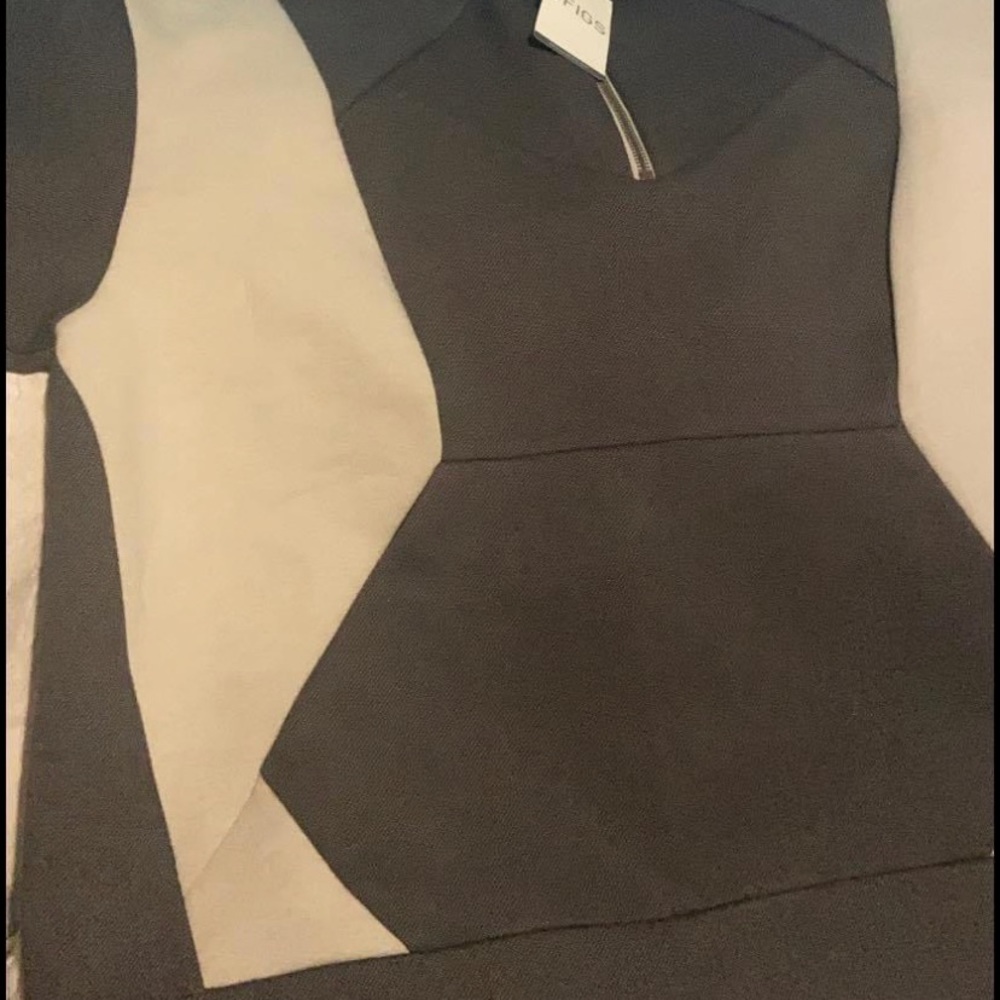Figs Neoprene quarter zip pullover, size L Style . 2 pockets. Light